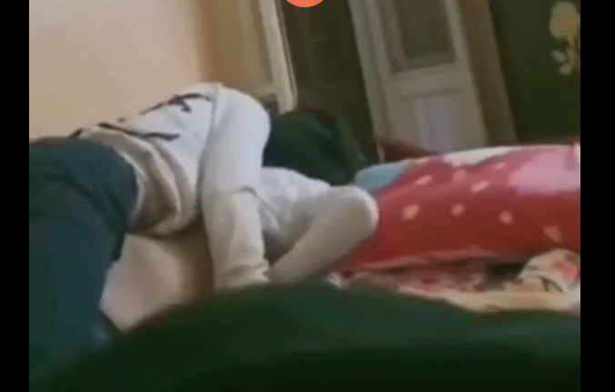 مصري جايب صاحبتو و تقولو لا و هو ينزعها و يركبها